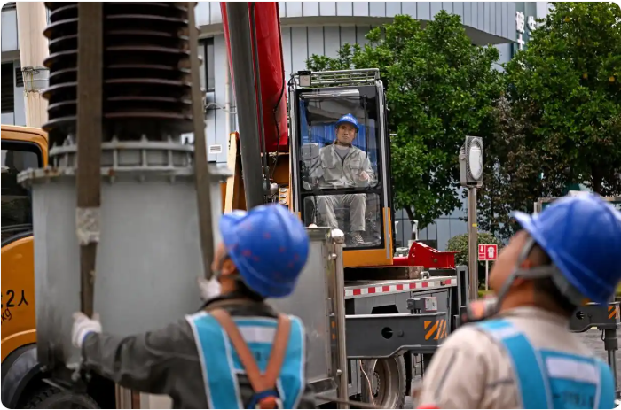 秋检护航电网安全:电力人的攻坚时刻
